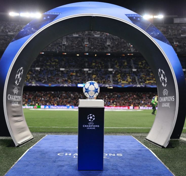 Estádio preparado para partida da Champions League.